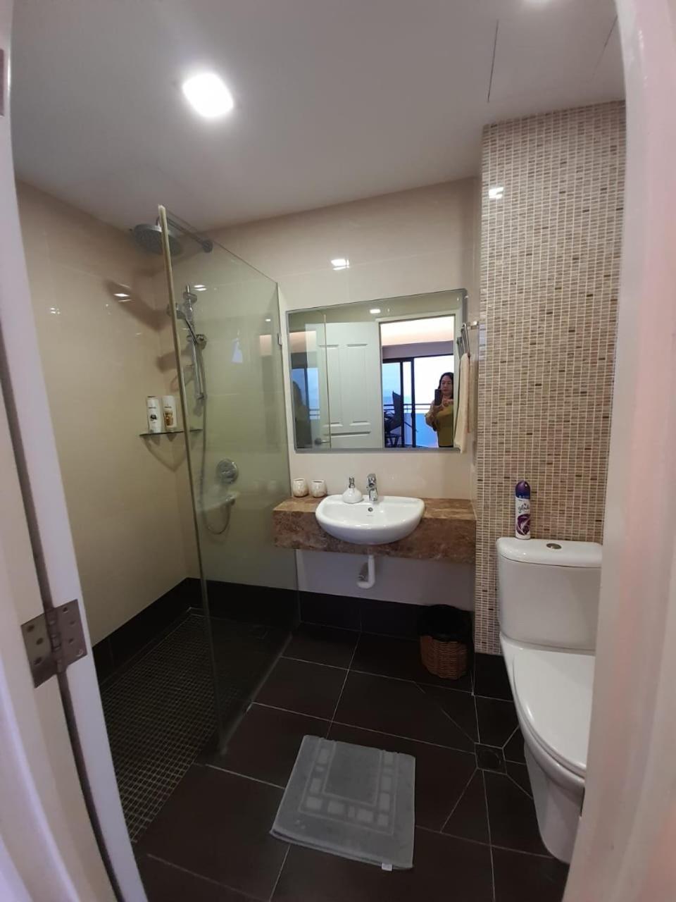 Susie'S Resort Seaview Suites At Sri Sayang Бату-Феррінгі Екстер'єр фото