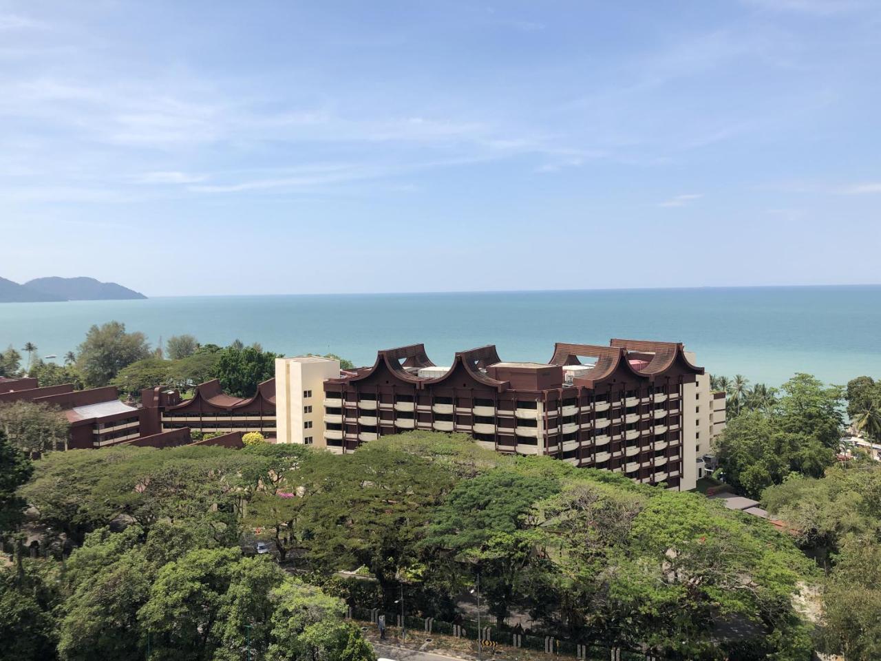 Susie'S Resort Seaview Suites At Sri Sayang Бату-Феррінгі Екстер'єр фото
